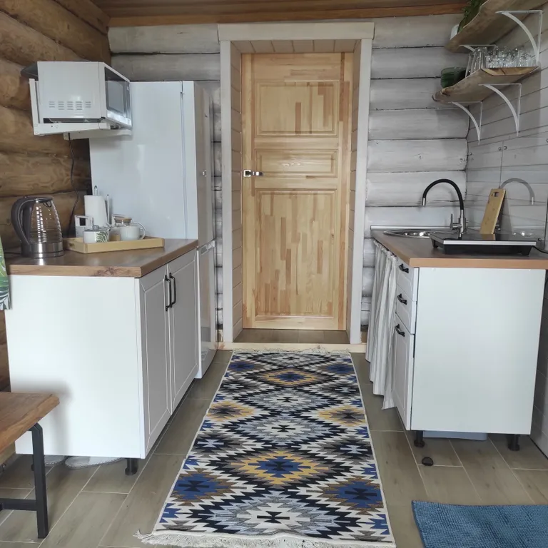 Экодомик из рубленого бревна с дровяной сауной