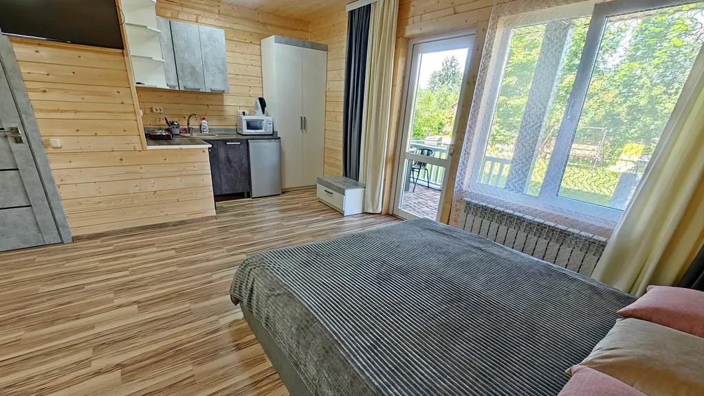 Хрустальная студия полулюкс с собственной террасой и отдельным входом