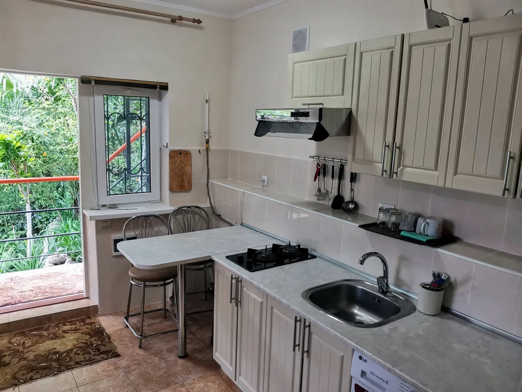 Двухэтажный котедж на берегу горного ручья