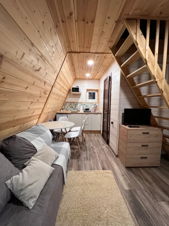 Коттедж Ёлки  Уютный домик шалаш в лесу — Архыз