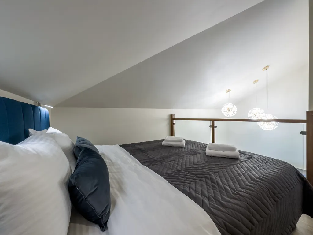 Дизайнерские 2-уровневые апартаменты в 5 минутах от моря