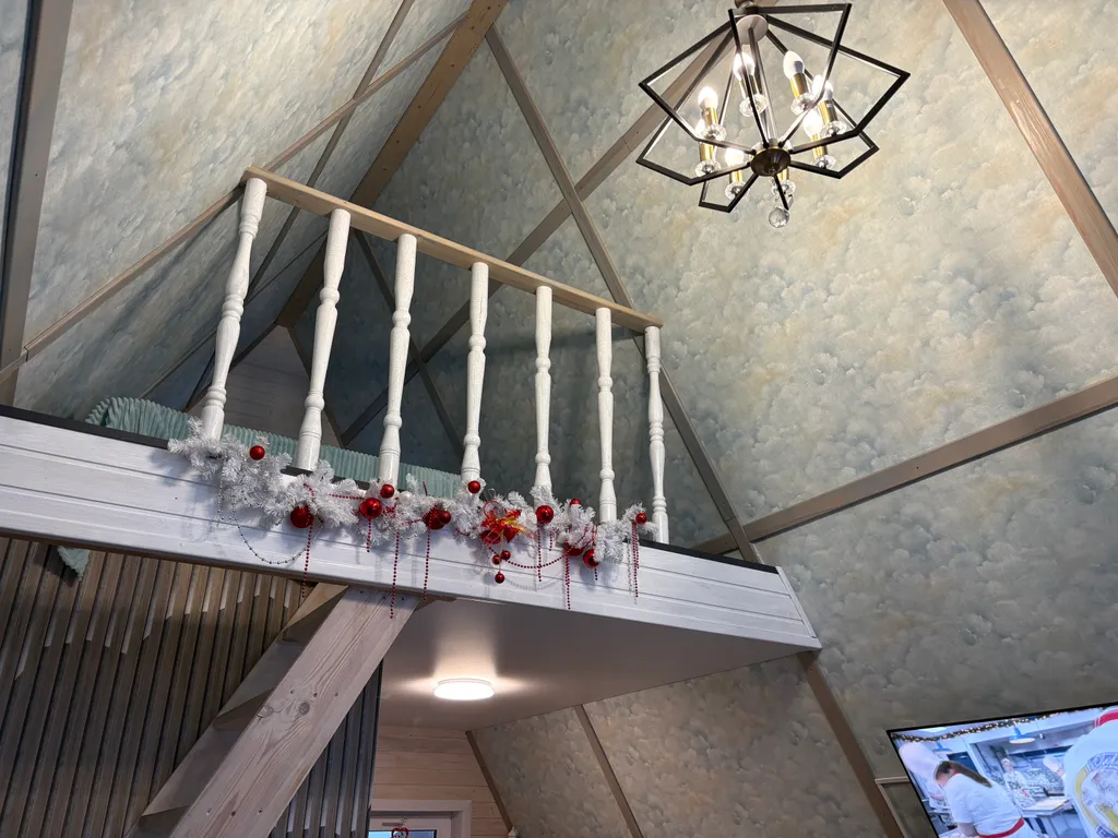 Сказочный А-фрейм с отдельной баней из липы в заповедном лесу