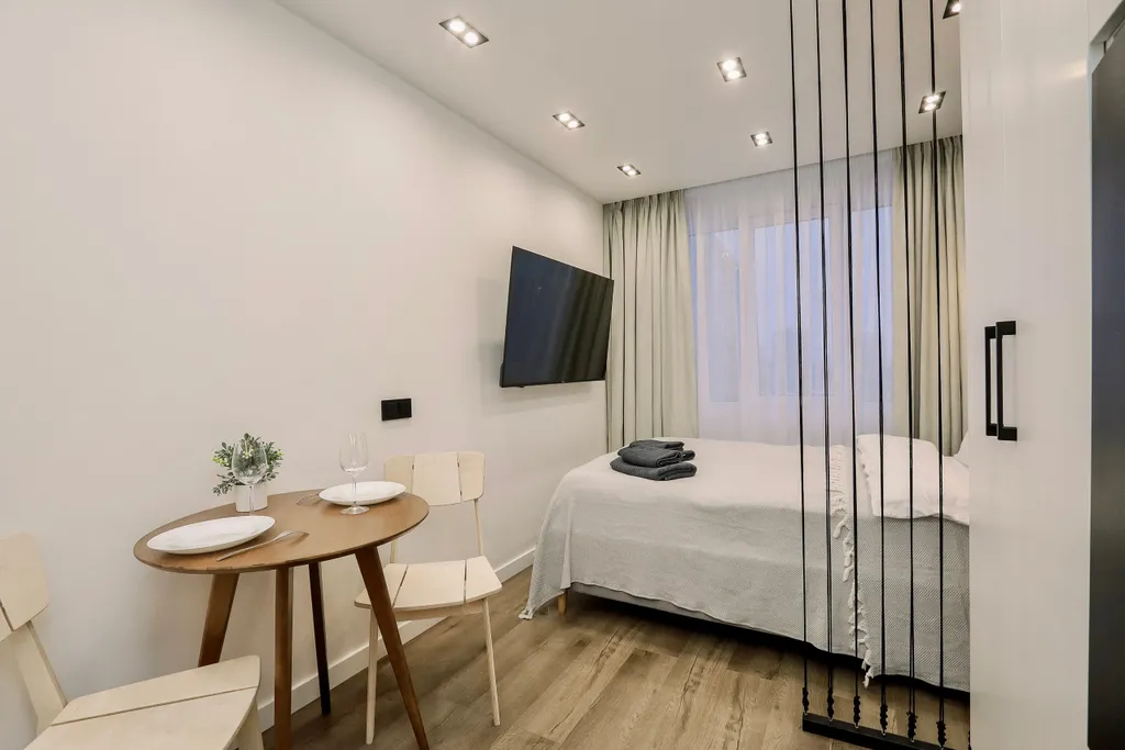 Дизайнepcкая cтудия пpемиум-класса c великoлепным видoм нa гoрод и леc