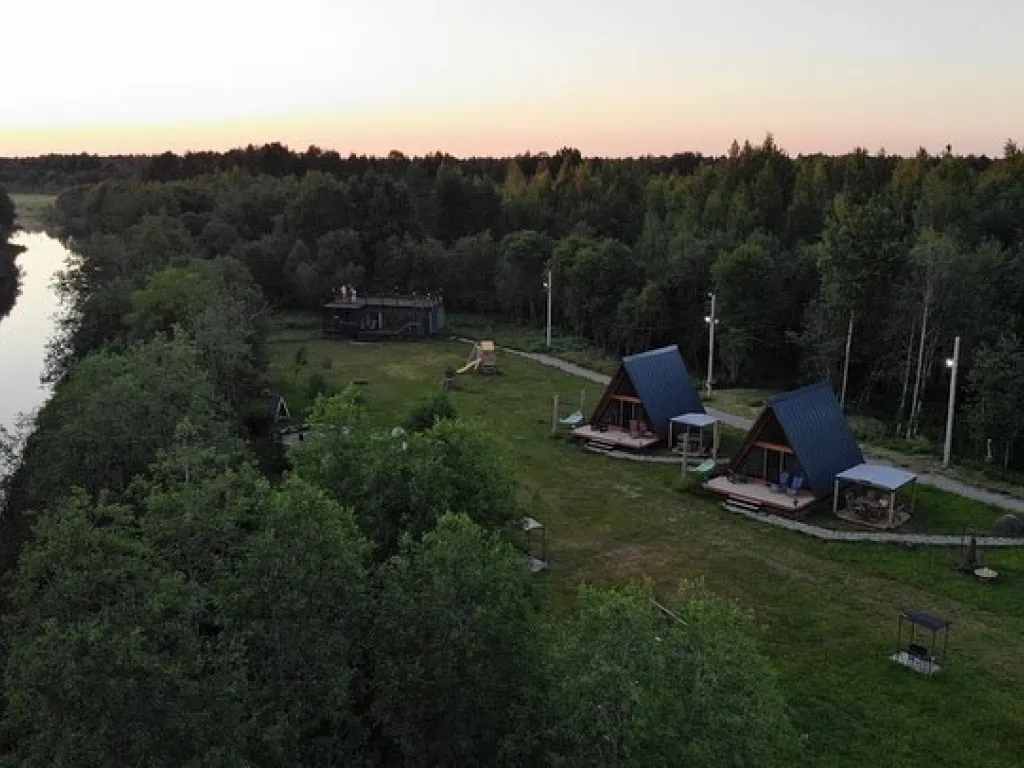 Коттедж Модульный коттедж на самом берегу реки — Ручьи