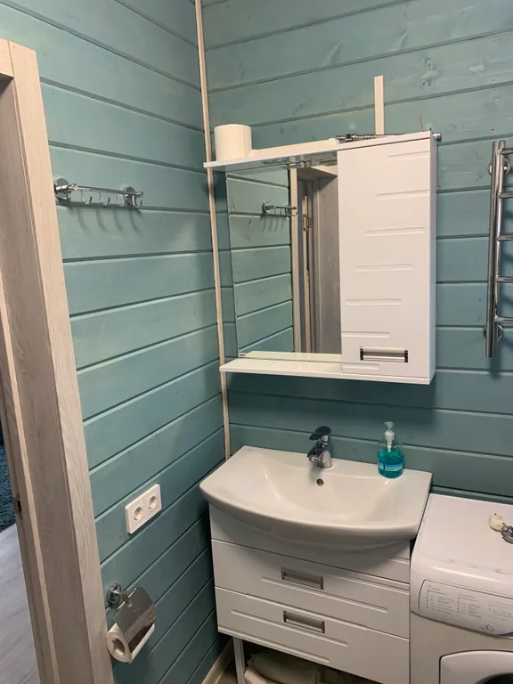 Два новых дома на большом участке с лесом