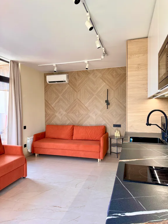 Видовая квартира с бассейном в современном Курортном комплексе