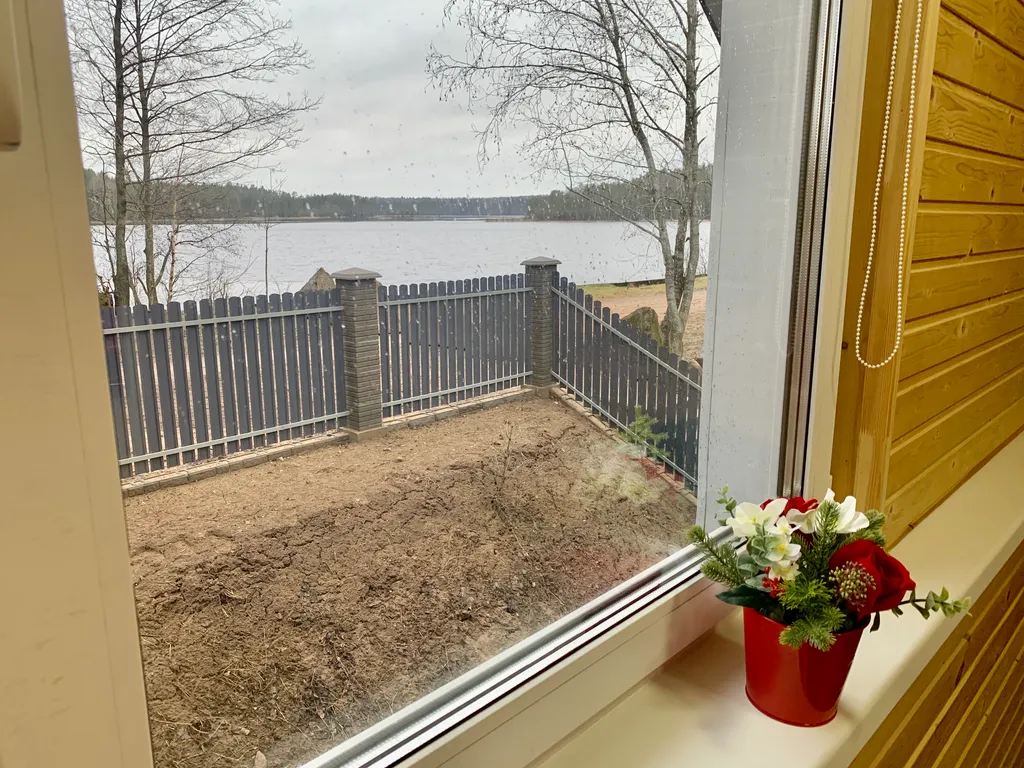 Коттедж на на берегу озера с банями и купелью