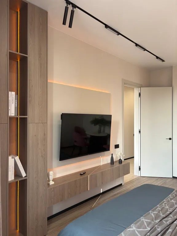 Абсолютно новая квартира в центре на набережной