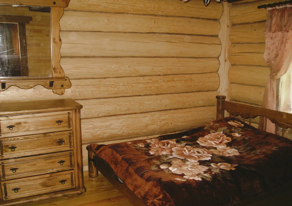 Бревенчатый коттедж на озере Селигер