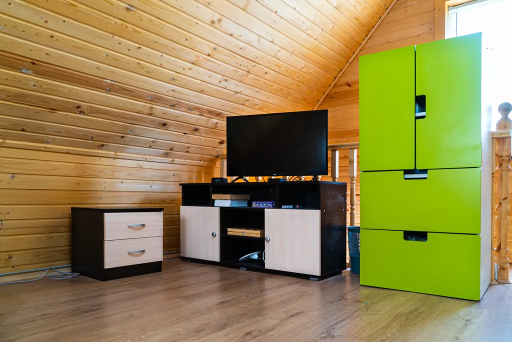 Двухэтажный домик в тихой деревне вблизи леса и озера, сауна в доме, сад