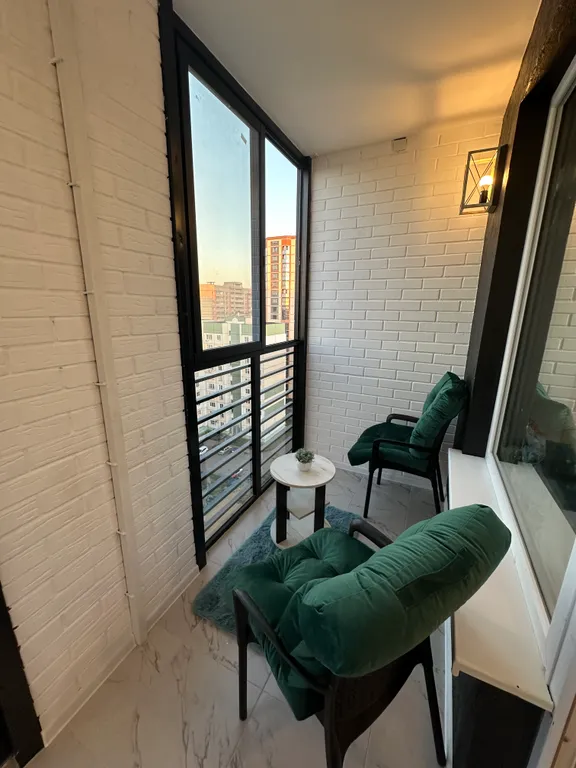 Студия с панорамным балконом