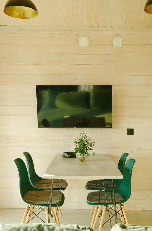 Уютный дом на берегу озера