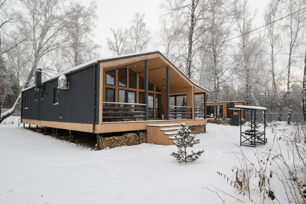 Дом с камином, баней и чаном в лесу у озера