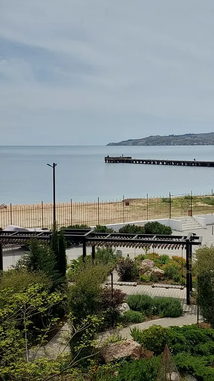 Квартира-студия на берегу моря