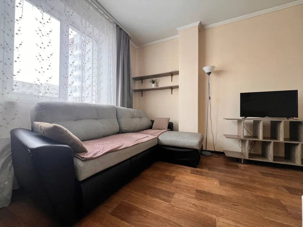 Квартира Уютная светлая студия, центр, ТЦ Вояж, парковка, кафе, аквапарк источник — Тюмень