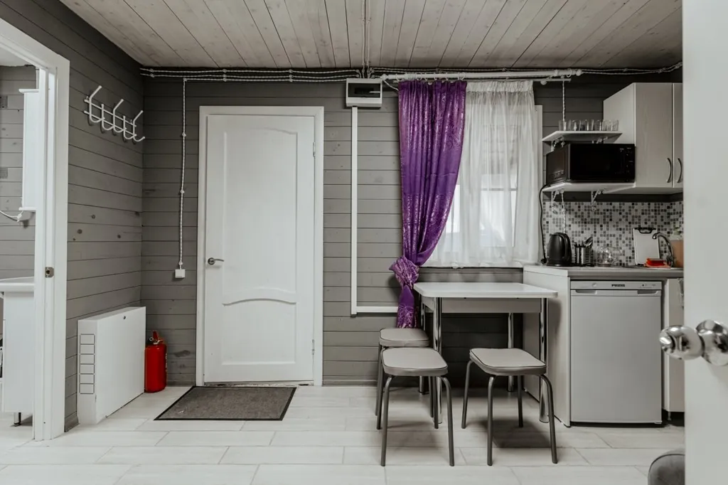 Домик у озера