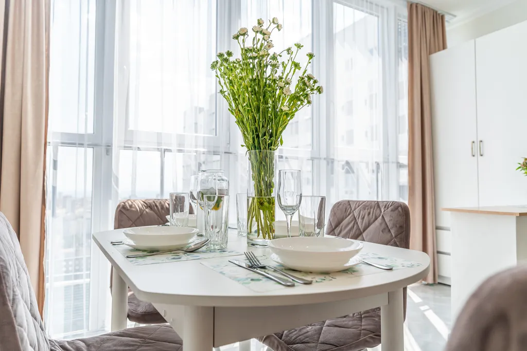 Стильная студия с потрясающим видом на море и город