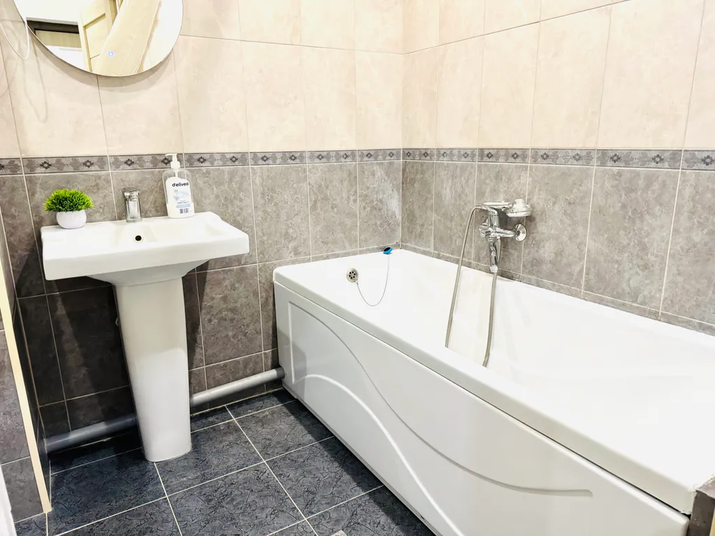 Студия с видом на город