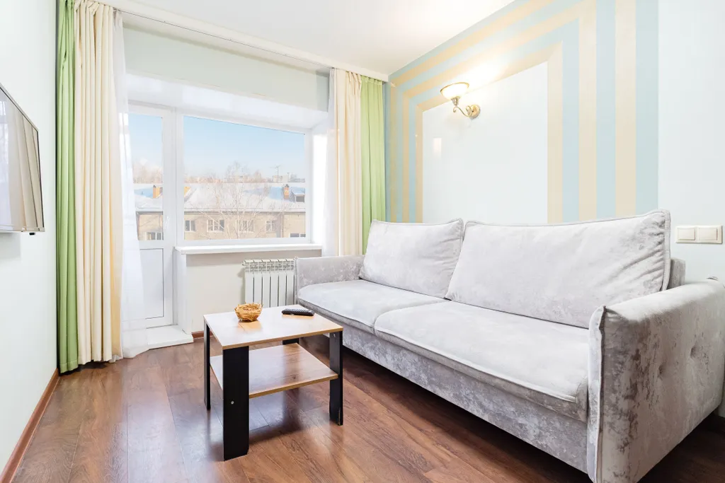 Двухкомнатная квартира с большой ванной у центра города