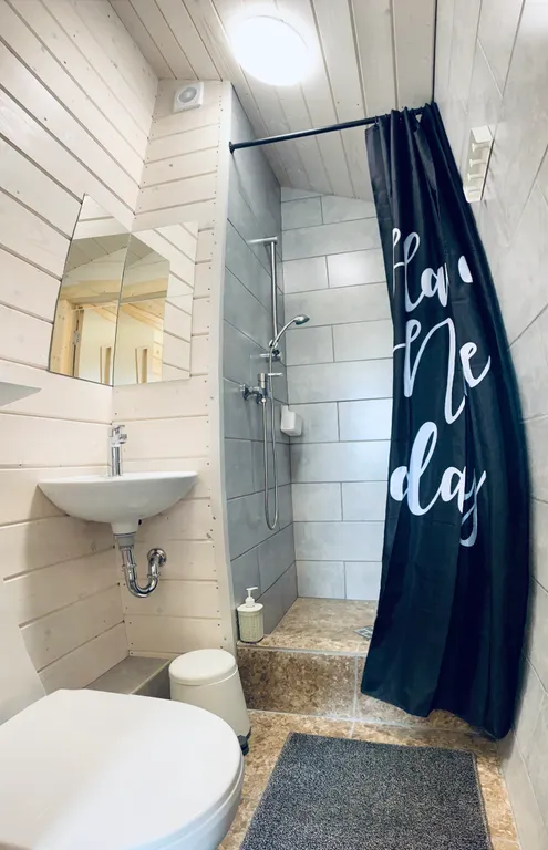 Коттедж Домик на берегу озера (2+1) — Мережнаволок