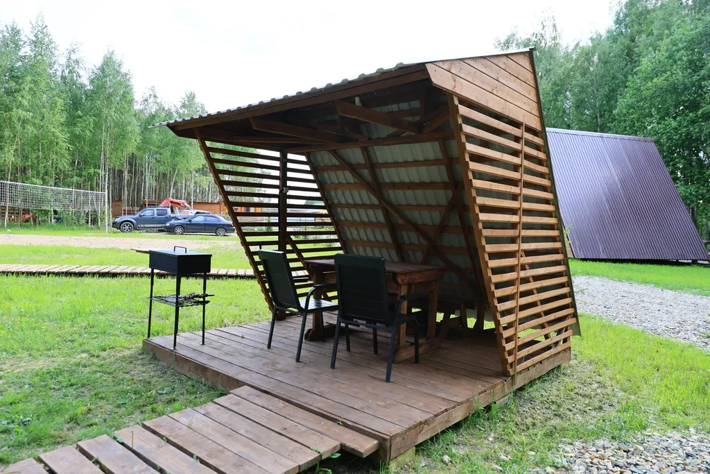 Уютные дома из дерева на берегу Волги