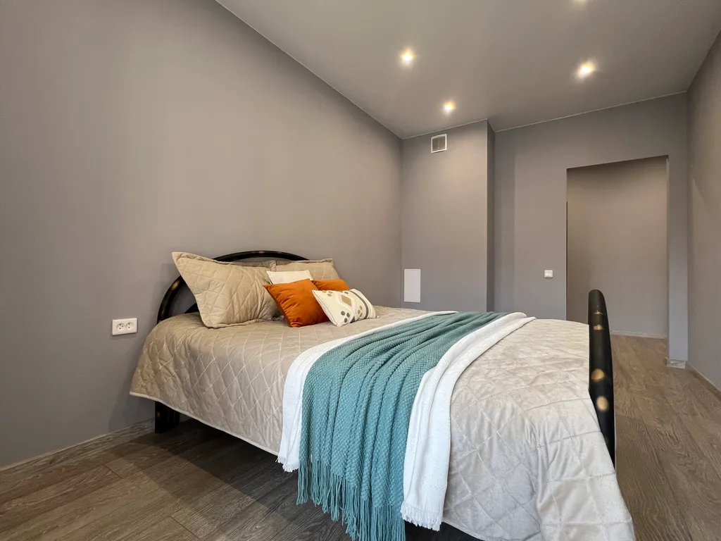 Просторная 1-к кв у ЖД вокзала. Не берем оплату за финальную уборку