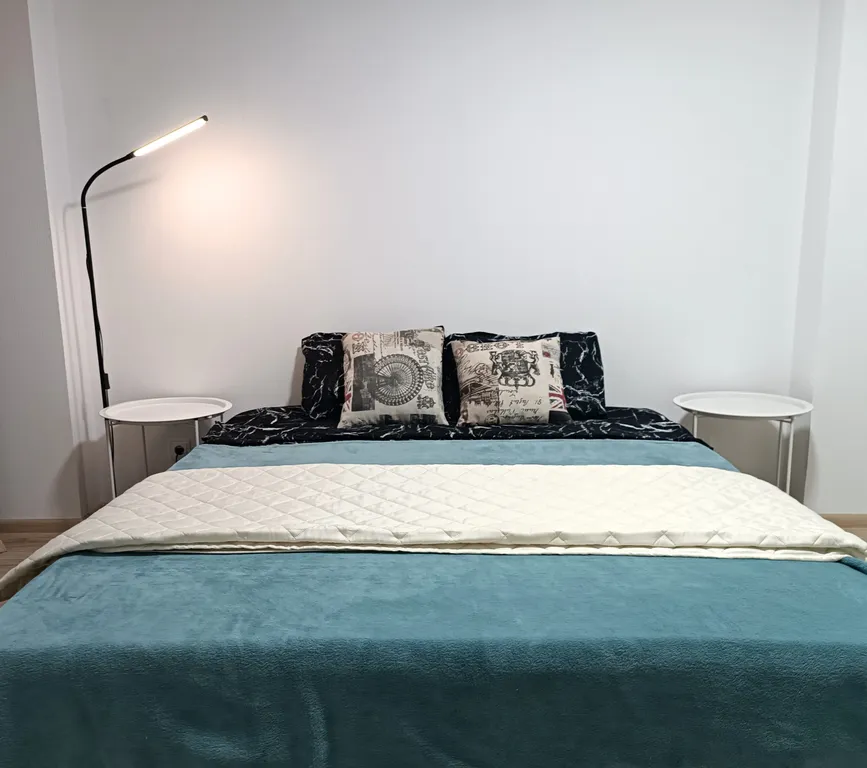 Двухкомнатная квартира возле озера и парка