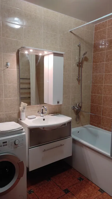 3 комнатная квартира рядом с аквапарком и Дворцом Борьбы