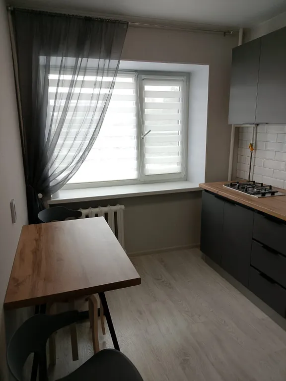 Уютная квартира с видом на яблоневый сад в центре города