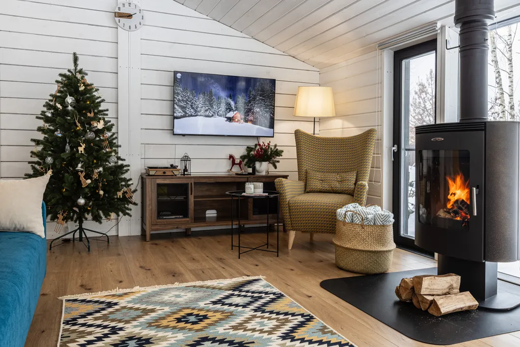 Новый панорамный дом с лесом на участке