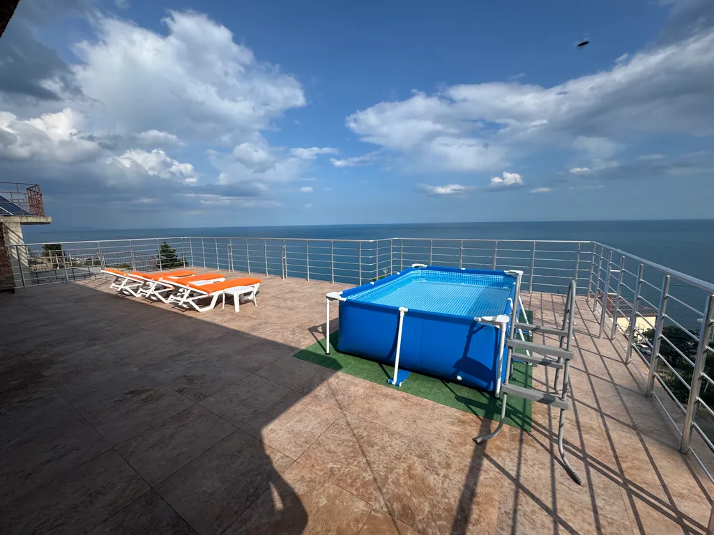 Четырехместный Люкс студия со своей кухней и отдельным входом