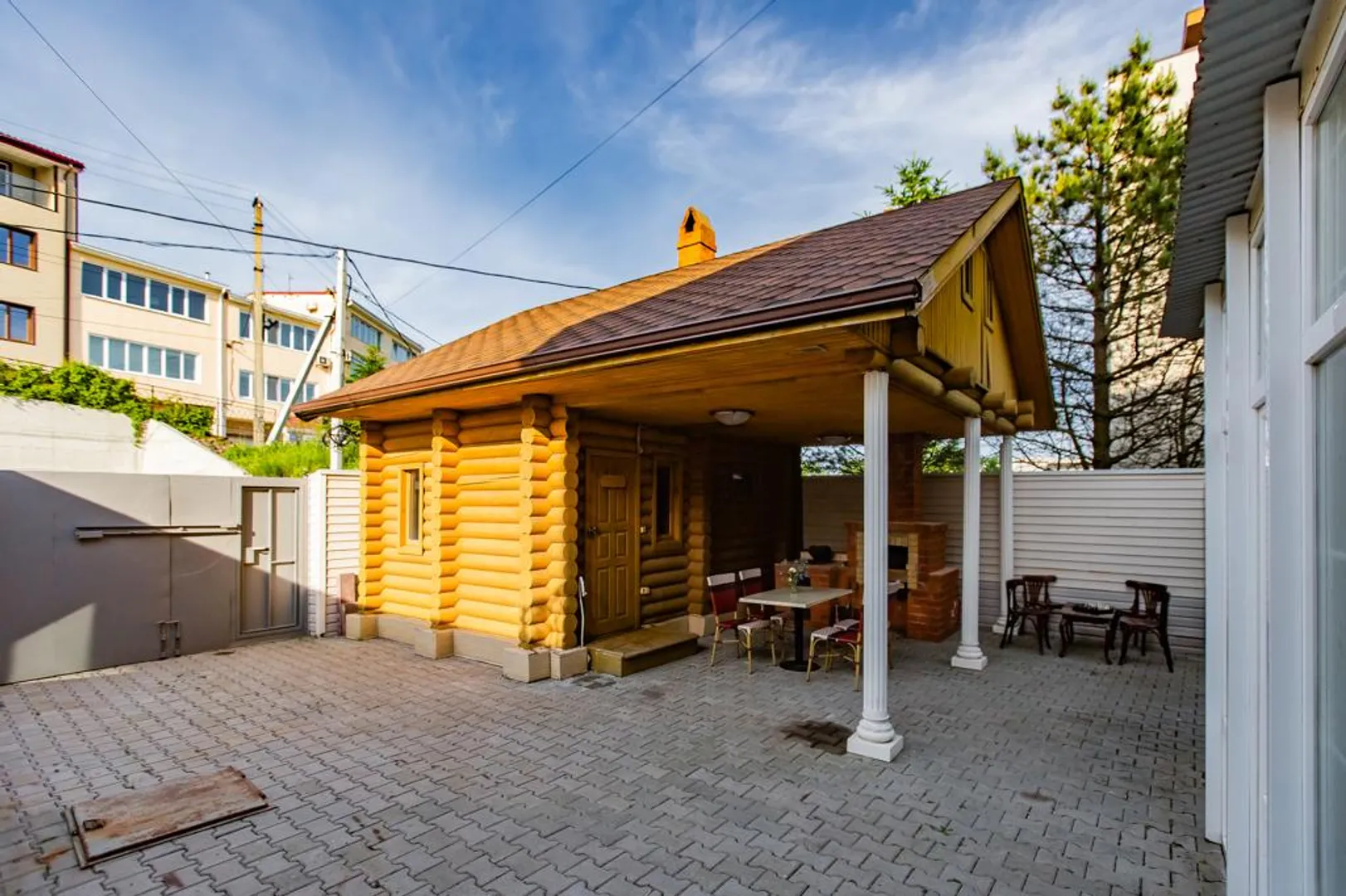 Баня с мангальной зоной