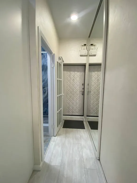 Евротрехкомнатный апартамент с балконом на первой линии