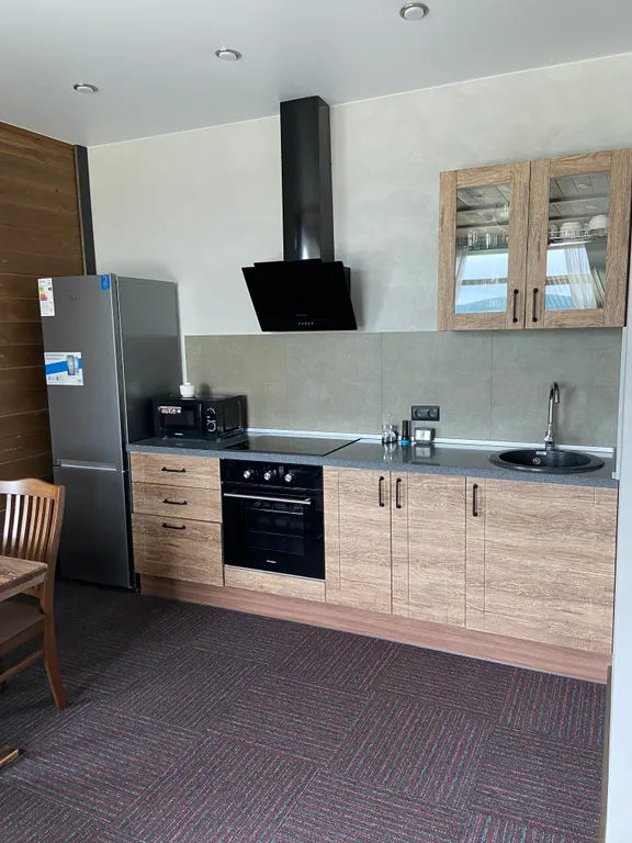 Апартамент на горнолыжном курорте Солнечная Долина с видом на озеро