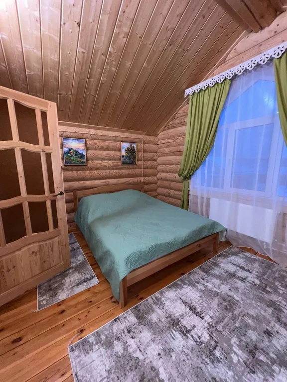 Большой коттедж на побережье озера Тосканка