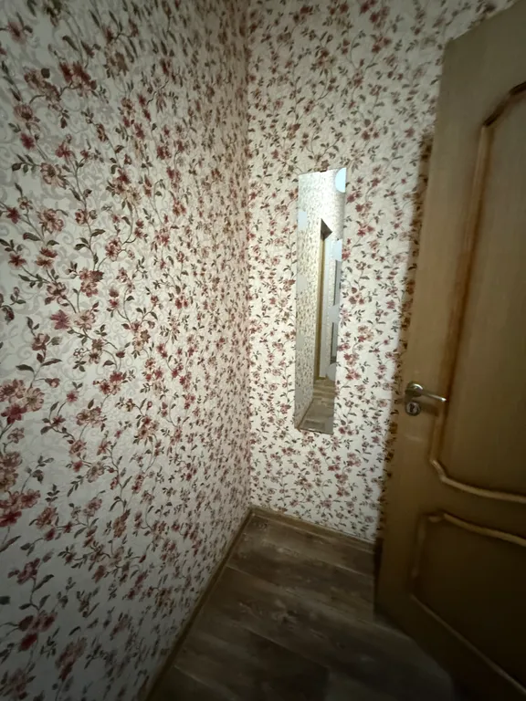 Комната с парковкой и местом для отдыха на улице