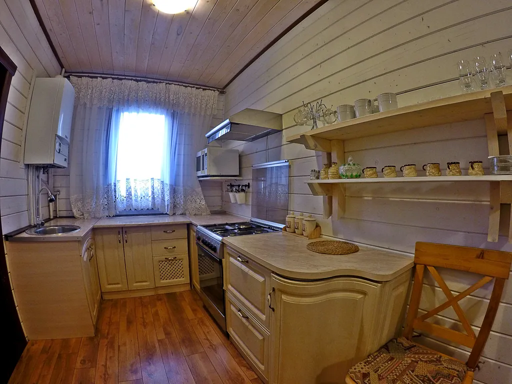 Дом с сауной и большой ванной на террасе