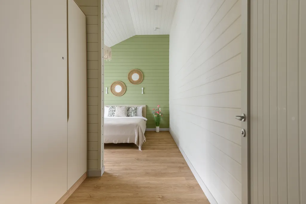 Просторный уютный эко дом на участке с соснами