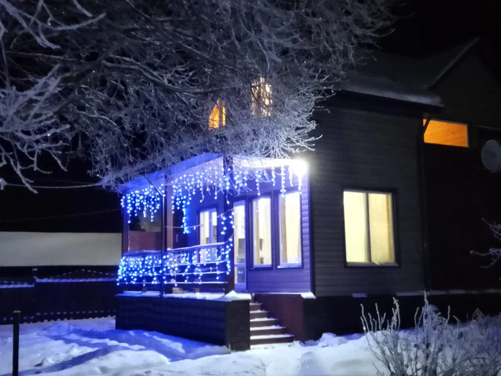 Коттедж Двухэтажный апартамент в доме на берегу озера — Луга