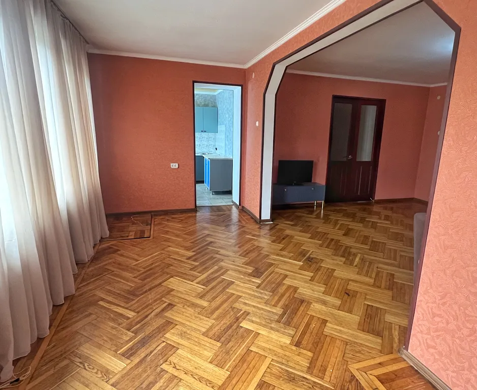 Просторная квартира в центре Сухума — аренда посуточно в Сухум