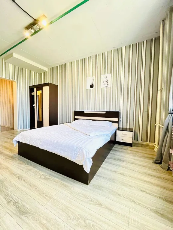 Квартира Просторный семейный апартамент — аренда посуточно в Екатеринбург