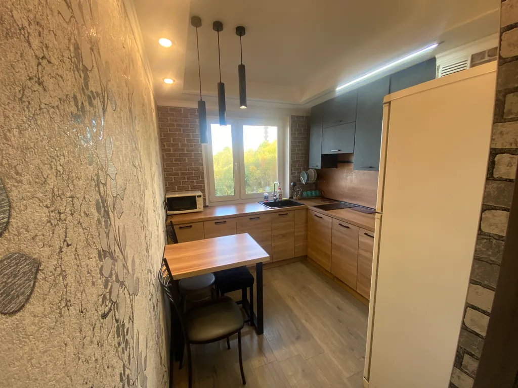 2-комнатная квартира с балконом и видом на город и залив — аренда посуточно в Мурманск