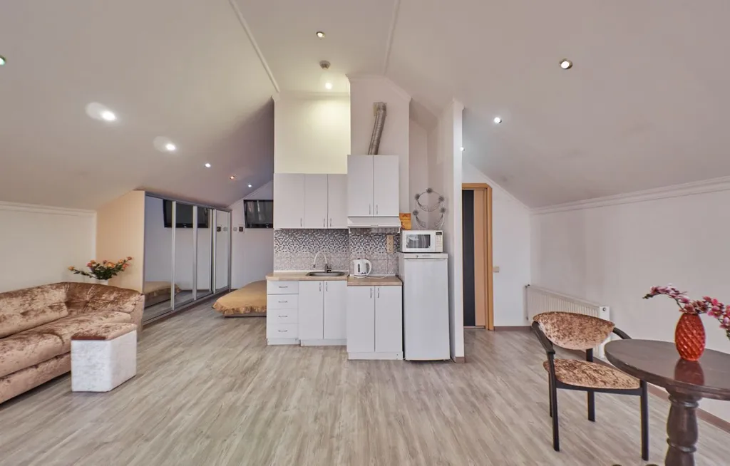 Квартира Апартаменты центр с уютным балконом — Севастополь