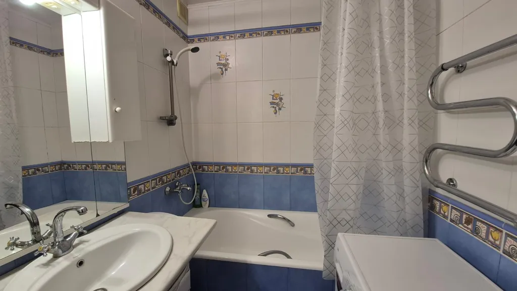 3-комнатная квартира в центре Ворошиловского района, в Золотом квадрате