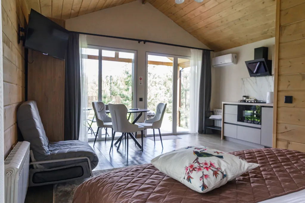 Коттедж в лесу у пруда