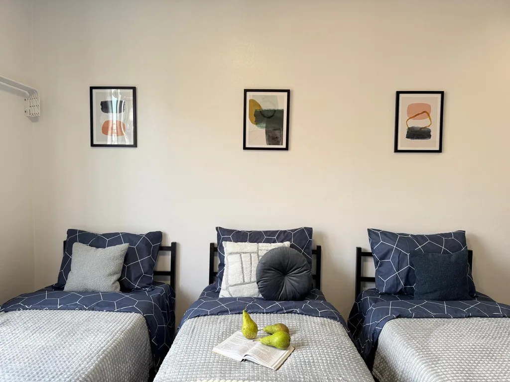 Студия с тремя раздельными спальными местами