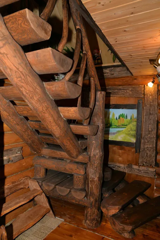 Уютный гостевой дом из бревна с видом на сад