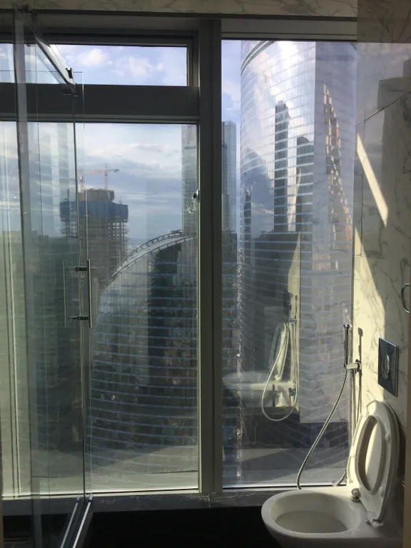 Угловой просторный апартамент 61 этаж