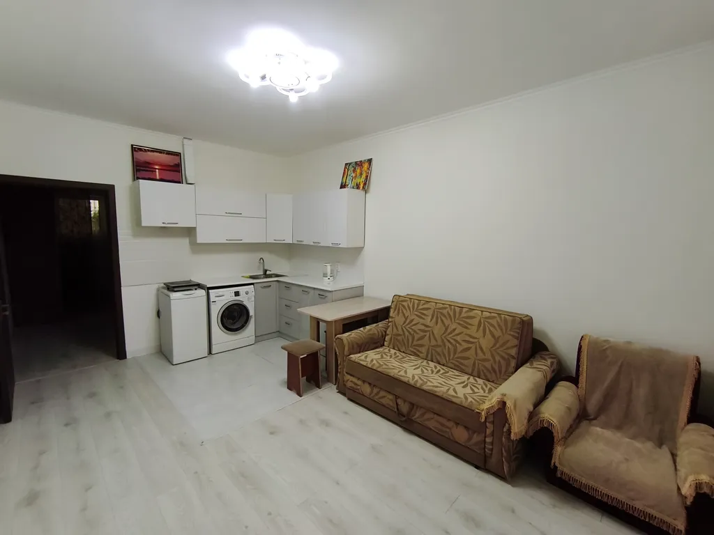 Просторная квартира с отдельным входом, две двуспальные кровати — аренда посуточно в Бишкек