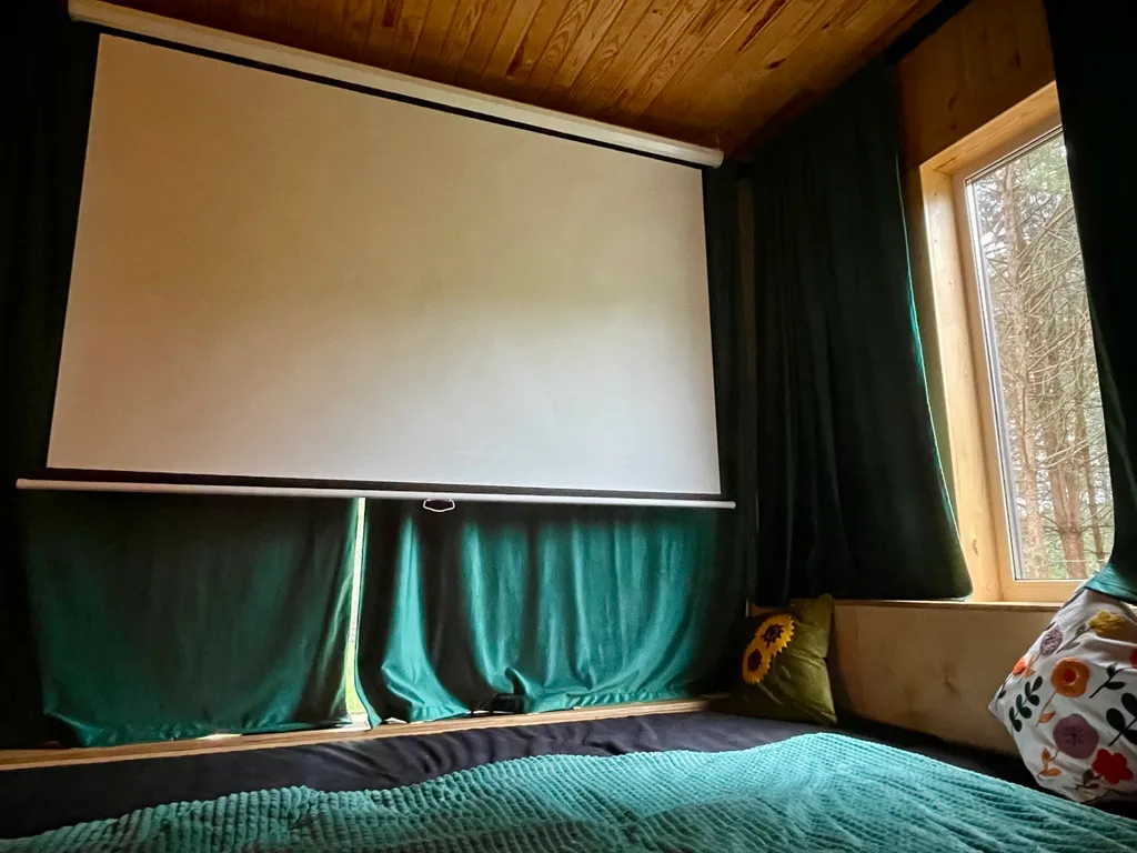 Дом в лесу: баня, купель, проектор, камин, озеро, велосипеды